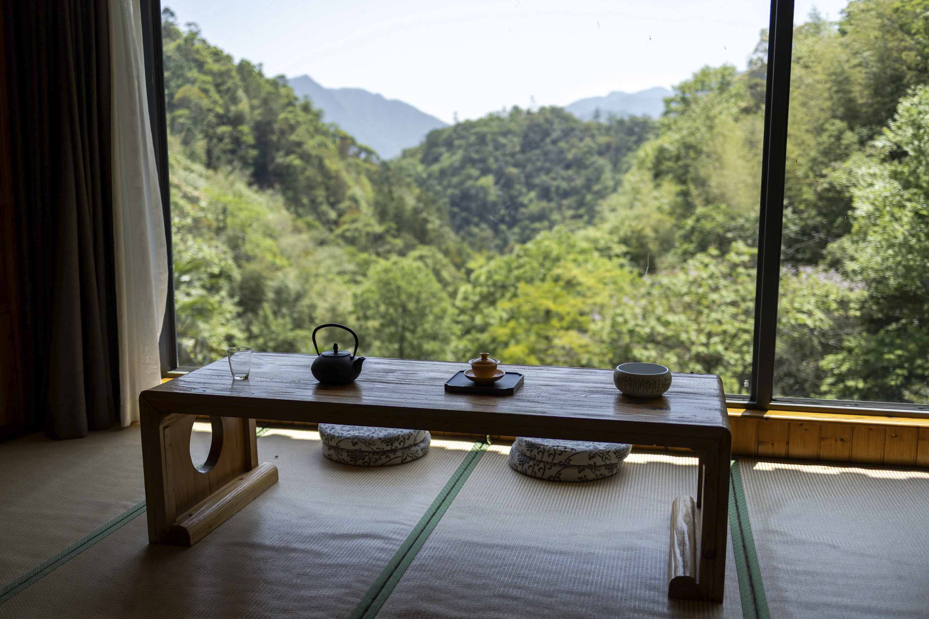 Traditional Chinese tea set in a Wuyishan tea house overlooking the mountains of Tongmu Guan, Fujian, China, during a Hyt Min Yue tea tour.
